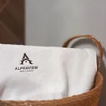 Alphaview Apartman *
