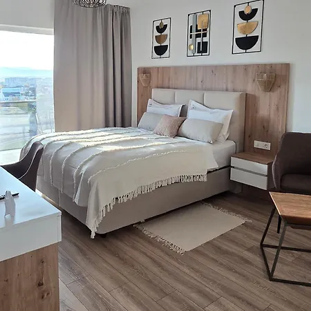 Alphaview Apartman *